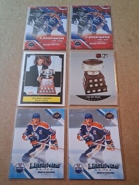 Wayne Gretzky Hockey Card Lot - Blue & Orange